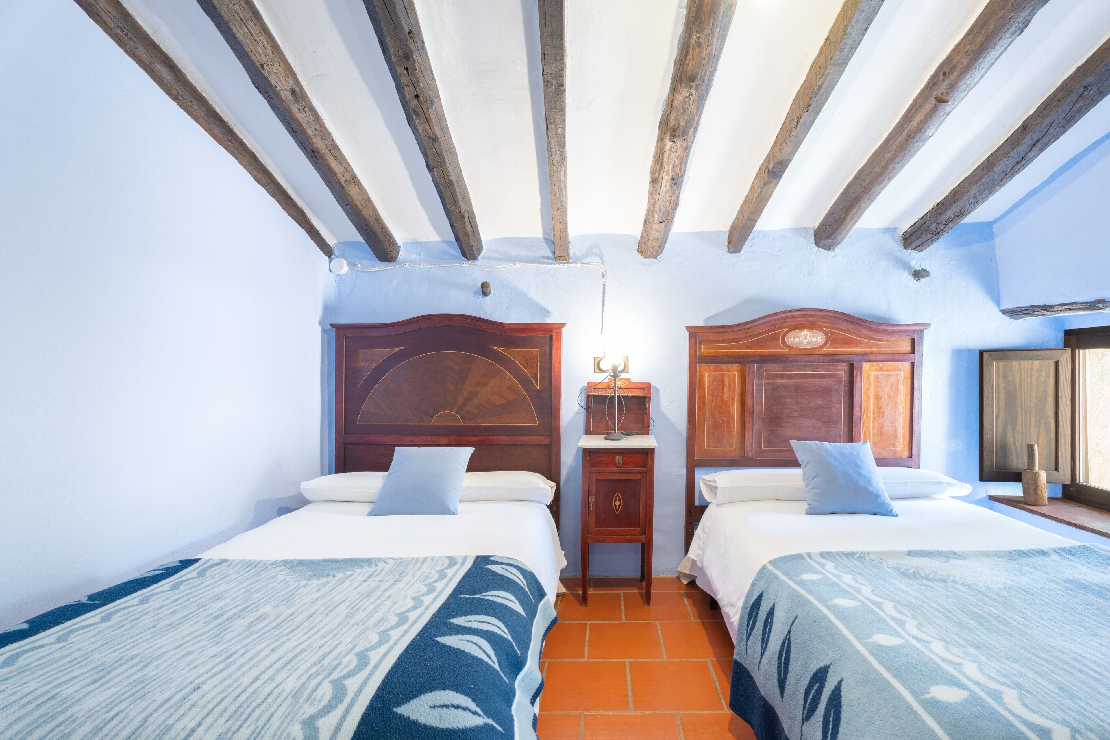 5 chambres, fer et planche à repasser, draps fournis