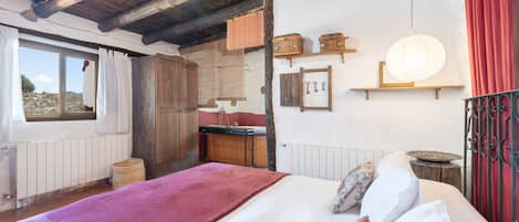 1 bedroom, iron/ironing board, bed sheets