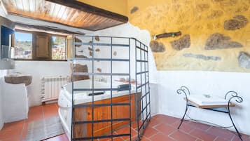 Douche, sèche-cheveux, serviettes fournies