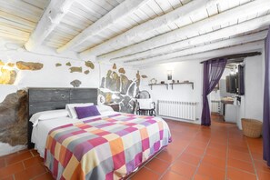 2 bedrooms, iron/ironing board, bed sheets