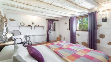 2 bedrooms, iron/ironing board, bed sheets