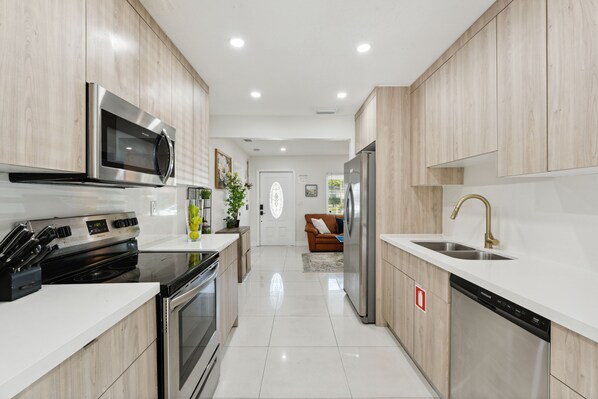 Fridge, microwave, oven, stovetop