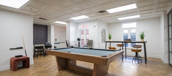 Central location walking distance to Uptown attractions! Perfect for families!