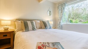 4 bedrooms, iron/ironing board, travel crib, free WiFi