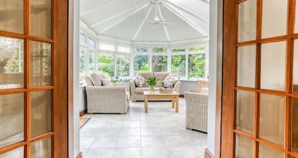 Gamdda Fawr - a hot tub that sleeps 8 guests in 4 bedrooms