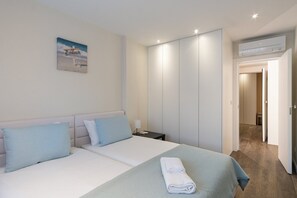 3 slaapkamers, een strijkplank/strijkijzer, internet, beddengoed