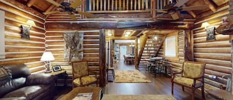 Smart TV, chimenea, oficina