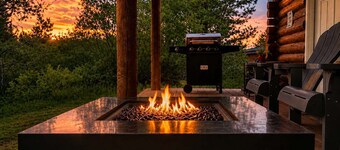 28 MI to YNP | Theater Room | Sleeps 14