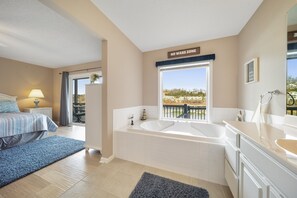 3 bedrooms, free WiFi, bed sheets - Norris Lake Deerfield Resort golf, winery, community pools, tennis, boating (LaFollette)