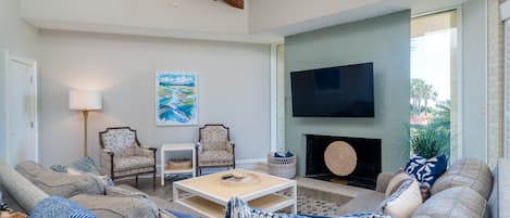 Télévision, cheminée