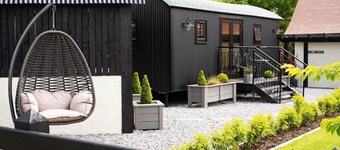 Charming Lodge in Limavady, Sleeps 5 with Parking