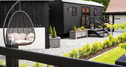 Charming Lodge in Limavady, Sleeps 5 with Parking