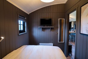 2 多间卧室、熨斗/熨衣板、WiFi、床单
