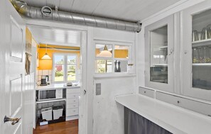 Fridge, stovetop, dishwasher, coffee/tea maker - 4 bedroom nice home in Blokhus (Blokhus)