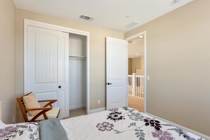4 bedrooms, free WiFi, bed sheets