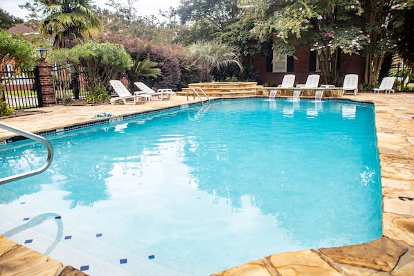 3 outdoor pools, sun loungers