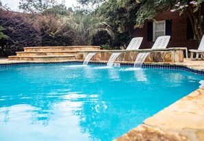 3 outdoor pools, pool loungers
