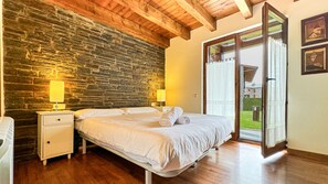 4 chambres, fer et planche à repasser, accès au Wi-Fi (inclus)