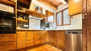 Køleskab, mikrobølgeovn, ovn, opvaskemaskine