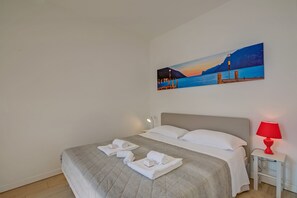 1 quarto, Wi-Fi de cortesia, roupa de cama