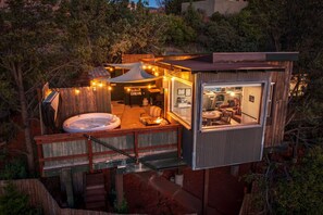 Terrace/patio - Central Treetop Hideaway w/ Spa & Sweeping Views (Sedona)