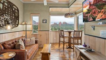 Televisión y chimenea