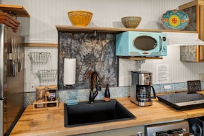 Refrigerador, microondas, placa de cocina, lavavajillas