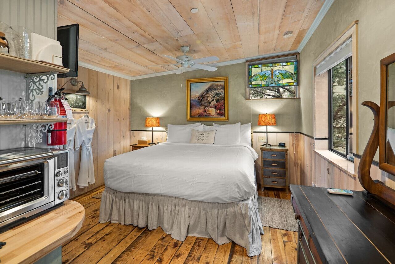 1 habitación, tabla de planchar con plancha, cuna de viaje y wifi 