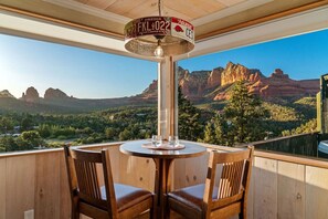 Outdoor dining - Central Treetop Hideaway w/ Spa & Sweeping Views (Sedona)