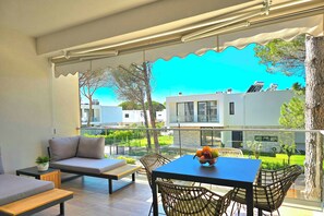 Outdoor dining - Beach Haven Hideaway 291, Lalzit Bay, Albania (Lalzit Bay)