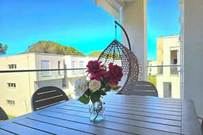 Outdoor dining - Swiss Sweet Apartment 297, Lalzit Bay, Albania (Lalzit Bay)