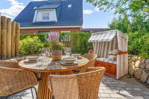 Unclassified image, 4 of 23, button