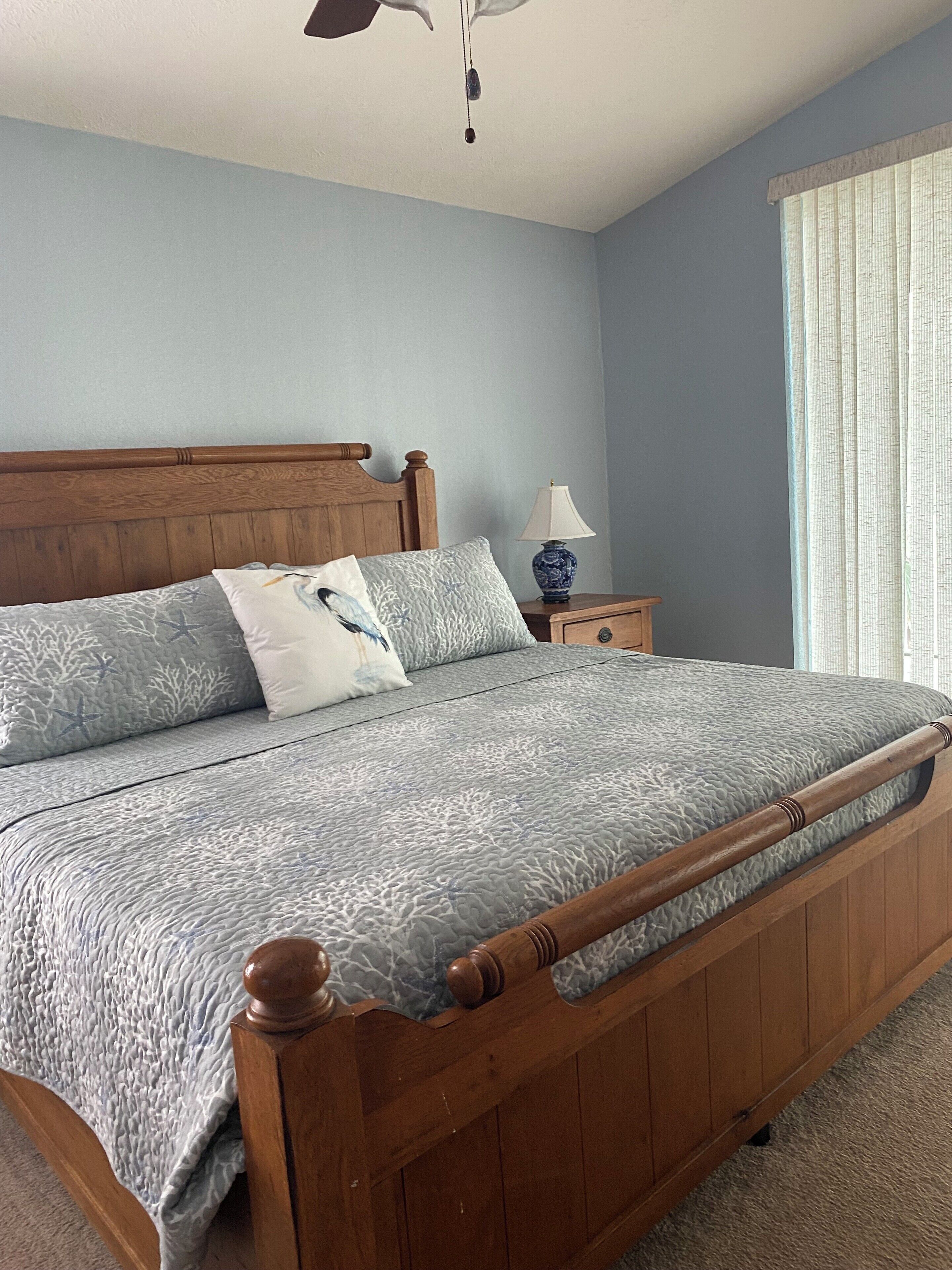 3 bedrooms, desk, iron/ironing board, travel crib