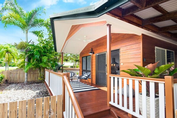 Terrace/patio - The Cottage - Mountain Views 1BR - 5 min to Beach (Cairns)