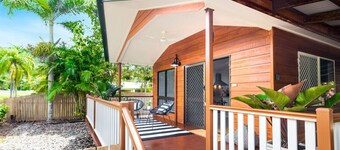 The Cottage - Mountain Views 1BR - 5 min to Beach