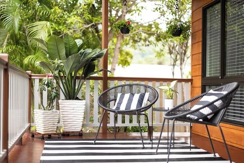 The Cottage    Mountain Views 1BR    5 min to Beach