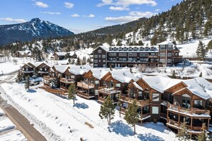 Exterior - Luxury Condo with 2 master suites, Mary`s Lake and Mountain Views (Estes Park)