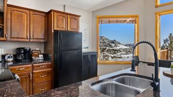 冰箱、微波炉、烤箱、炉灶