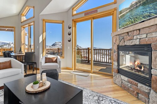 Luxury Condo with 2 master suites, Mary`s Lake and Mountain Views