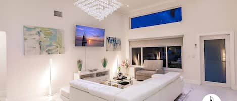 TV, stereoanlegg og kontorer