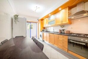 Køleskab, mikrobølgeovn, ovn, opvaskemaskine