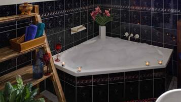 House | Bathroom | Jetted bath, hair dryer, towels