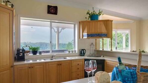 House | Private kitchen - Bohemian Breeze (Bald Knob)