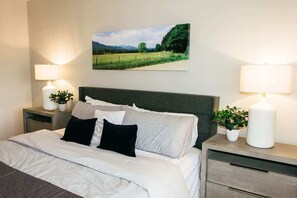 4 slaapkamers, een strijkplank/strijkijzer, wifi, beddengoed