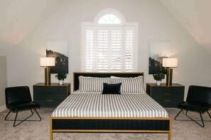 4 bedrooms, iron/ironing board, WiFi, bed sheets - Charming Sylvan Park Estate • Relax & Stay (Nashville)