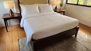 Deluxe kamer, niet-roken | Luxe beddengoed, donzen dekbedden, een kluis op de kamer