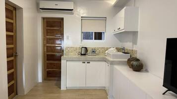 Deluxe Room, Non Smoking | Private kitchen