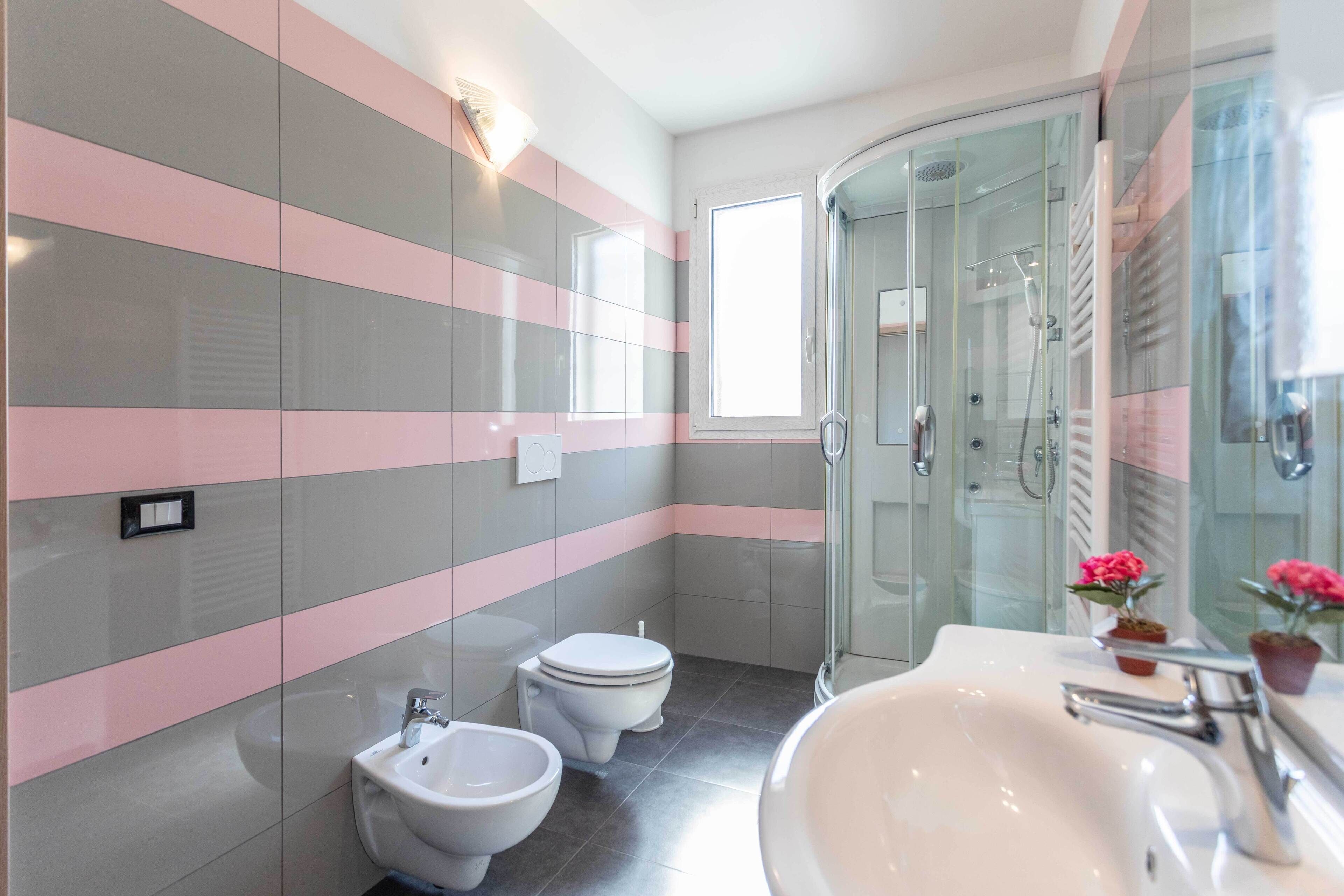 Doccia, asciugacapelli, bidet, asciugamani