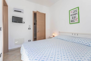 3 bedrooms, iron/ironing board, free WiFi, bed sheets - Appartamento Aurora - Salento Reservation (Racale)