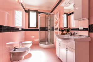 Shower, hair dryer, bidet, towels - Appartamento Alba - Salento Reservation (Racale)